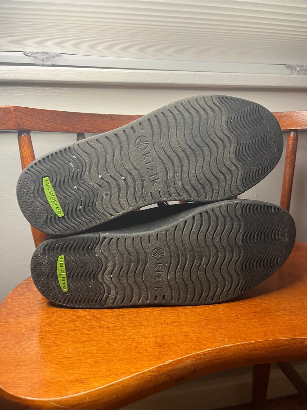Kizik Prague Blackout Slip On Shoes Men’s 8 Wide Women’s 9.5 Wide EUC - Picture 9 of 9